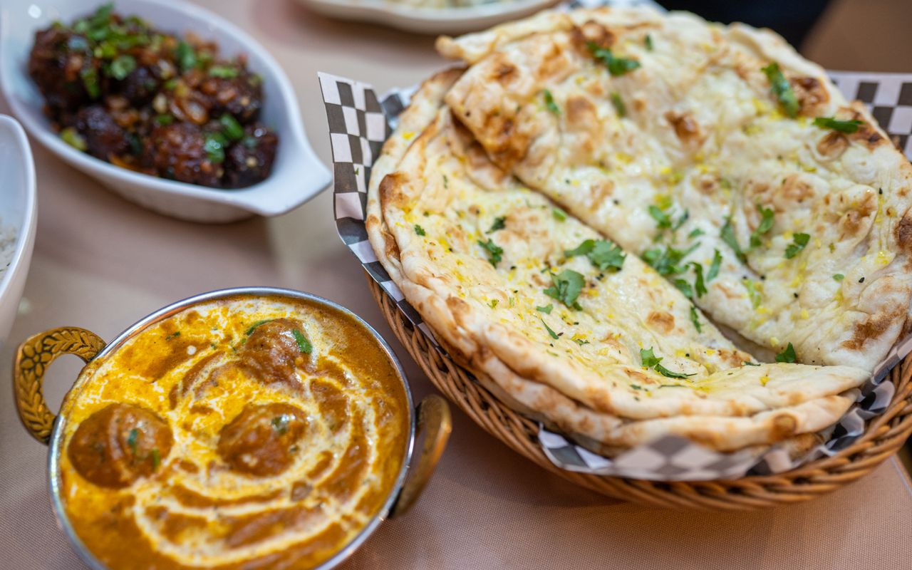 Butter chicken and naan